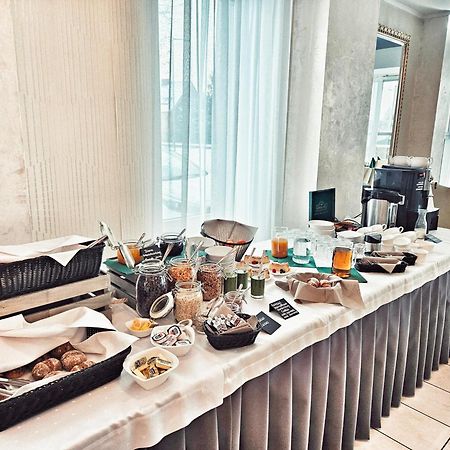 Hotel I Restauracja W Luboniu المظهر الخارجي الصورة