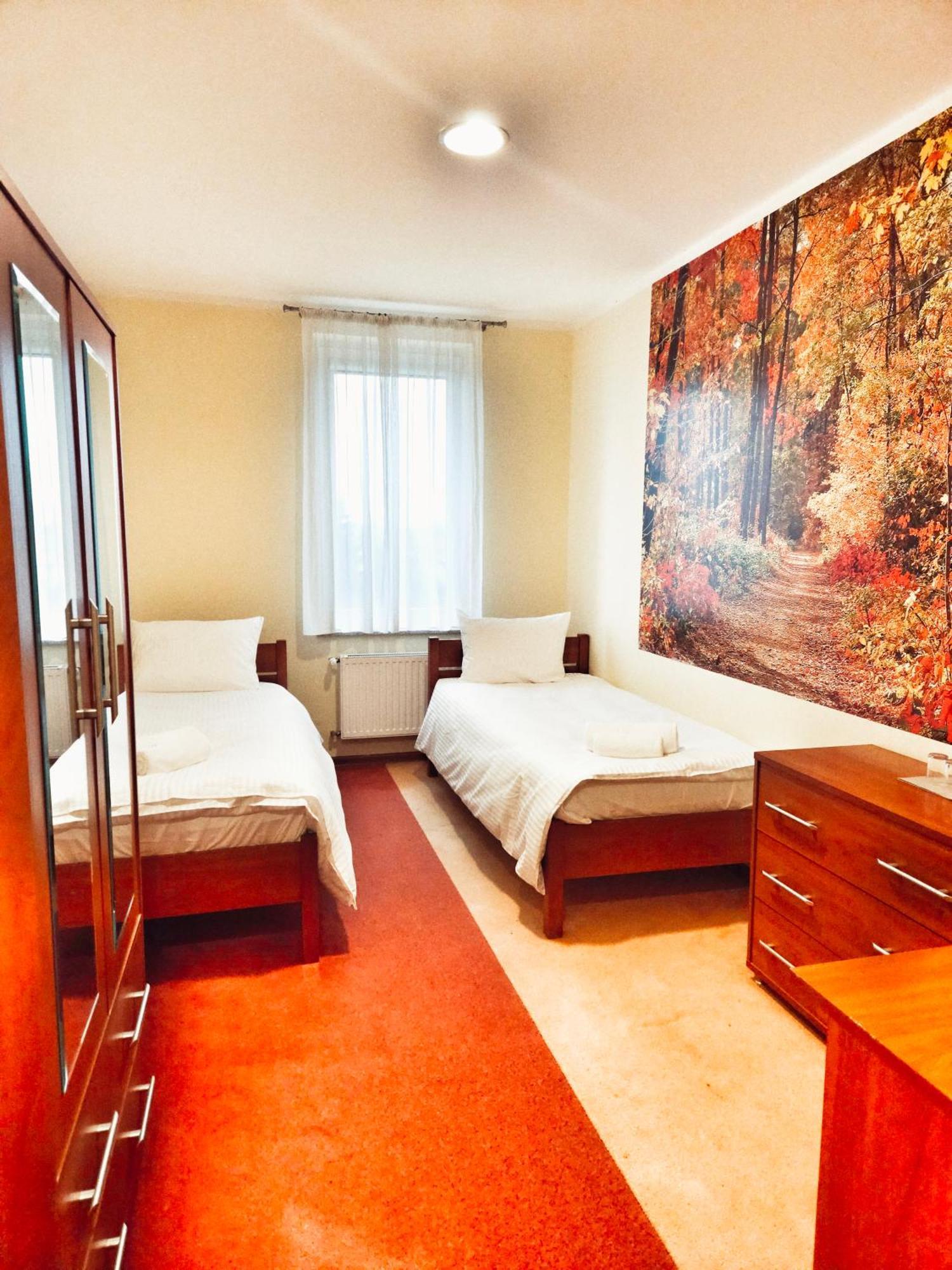 Hotel I Restauracja W Luboniu المظهر الخارجي الصورة