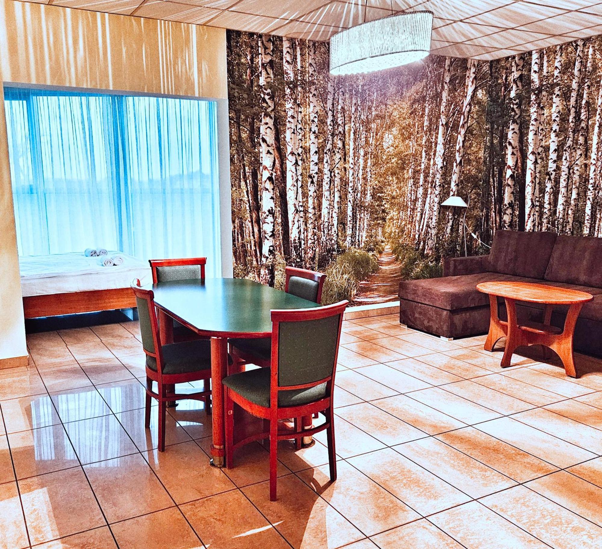 Hotel I Restauracja W Luboniu المظهر الخارجي الصورة