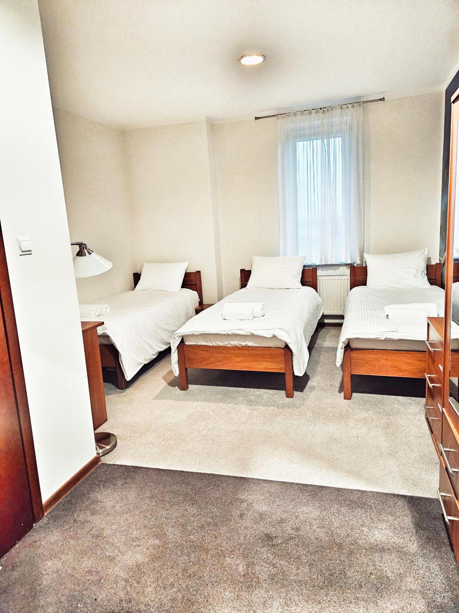 Hotel I Restauracja W Luboniu المظهر الخارجي الصورة