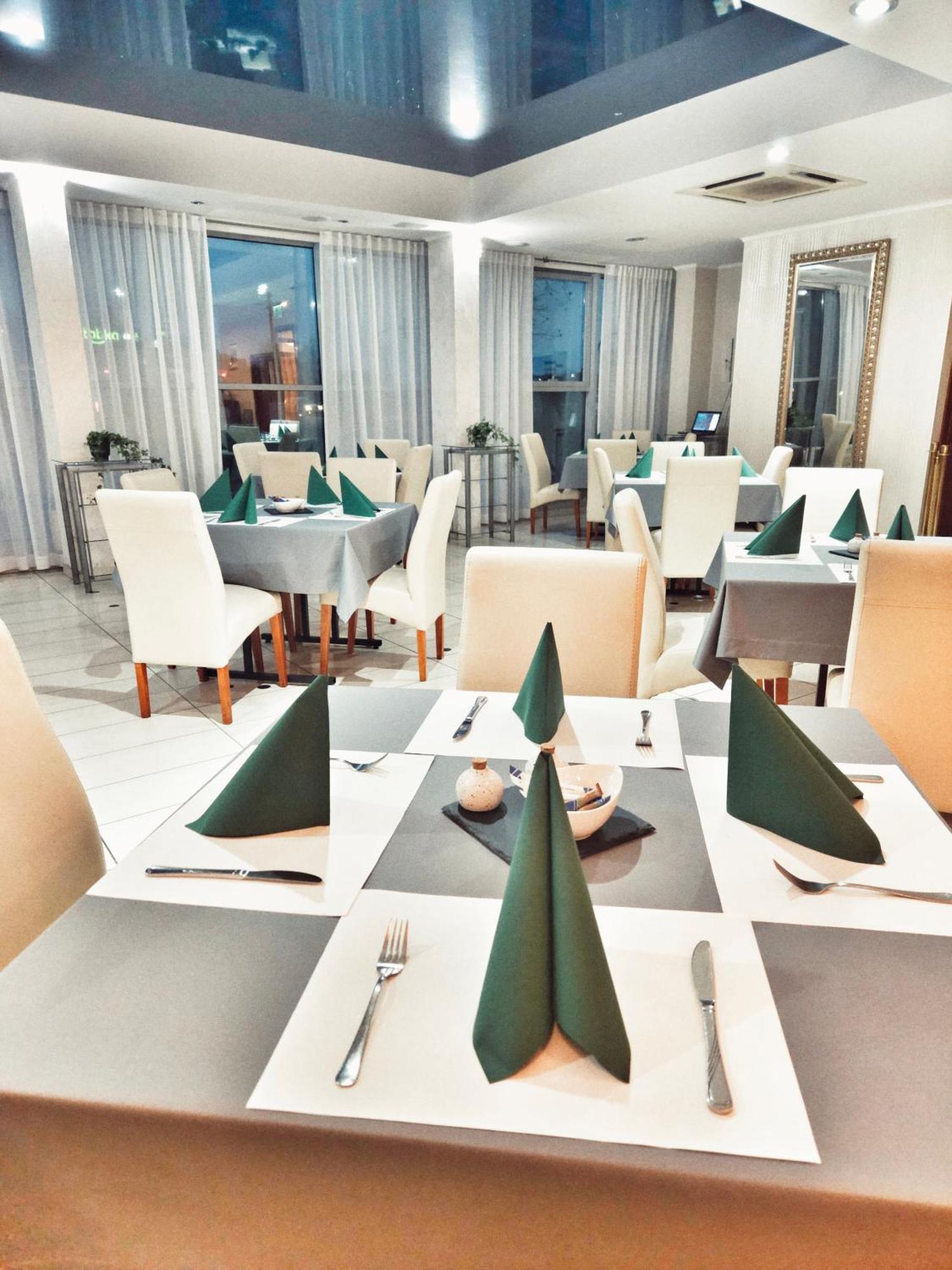 Hotel I Restauracja W Luboniu المظهر الخارجي الصورة
