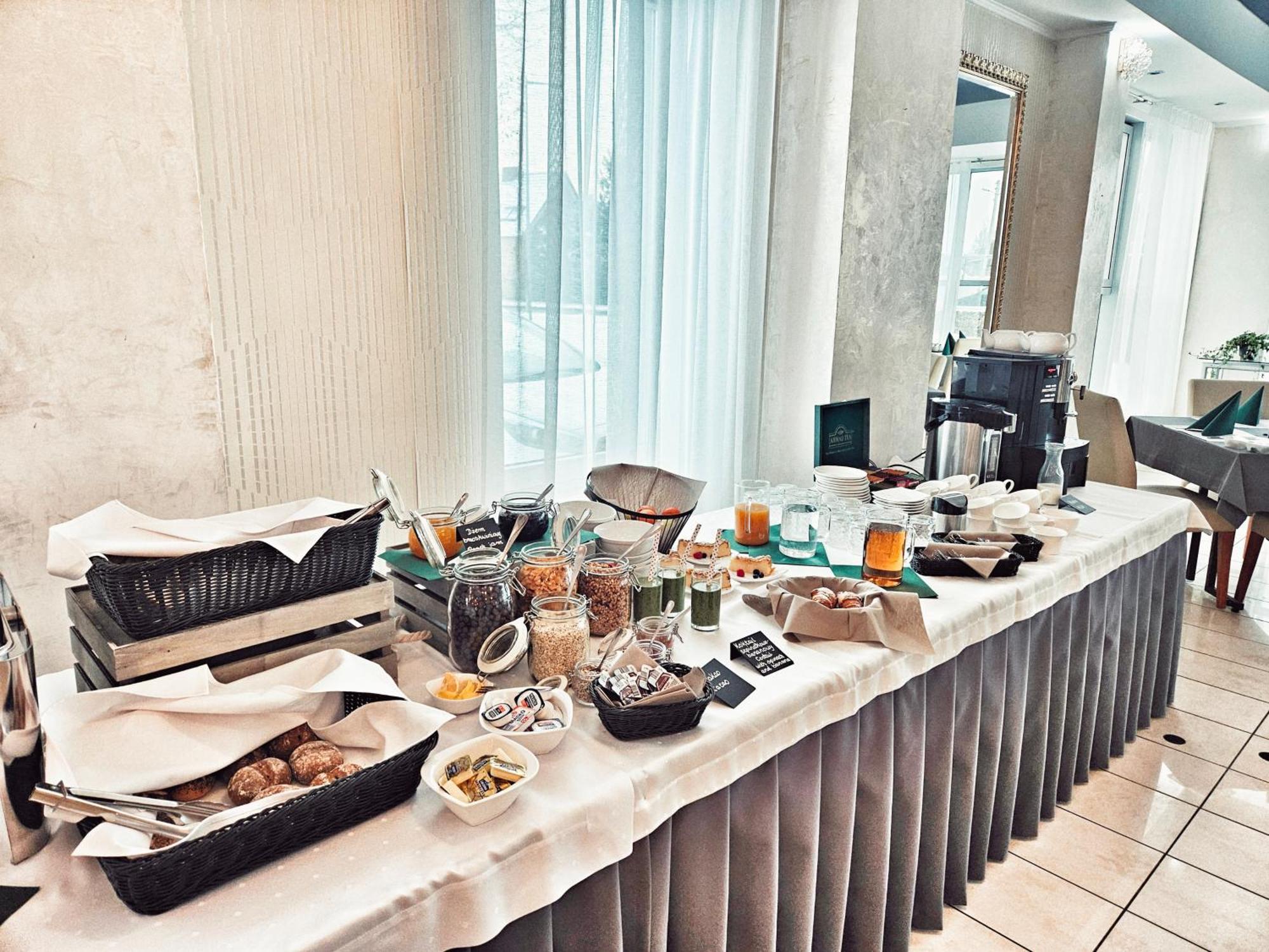 Hotel I Restauracja W Luboniu المظهر الخارجي الصورة