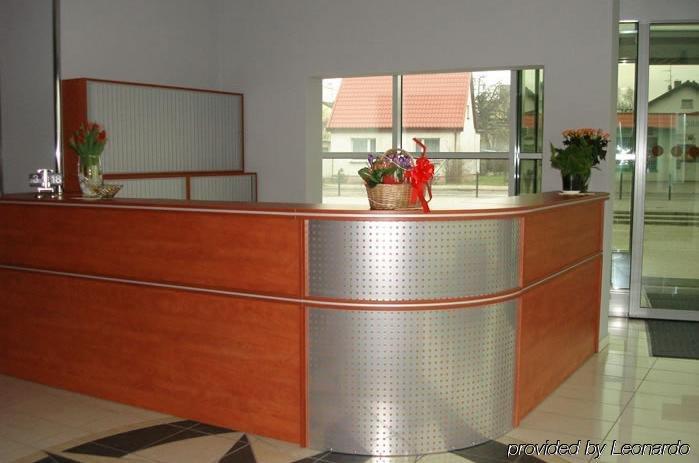 Hotel I Restauracja W Luboniu المظهر الخارجي الصورة